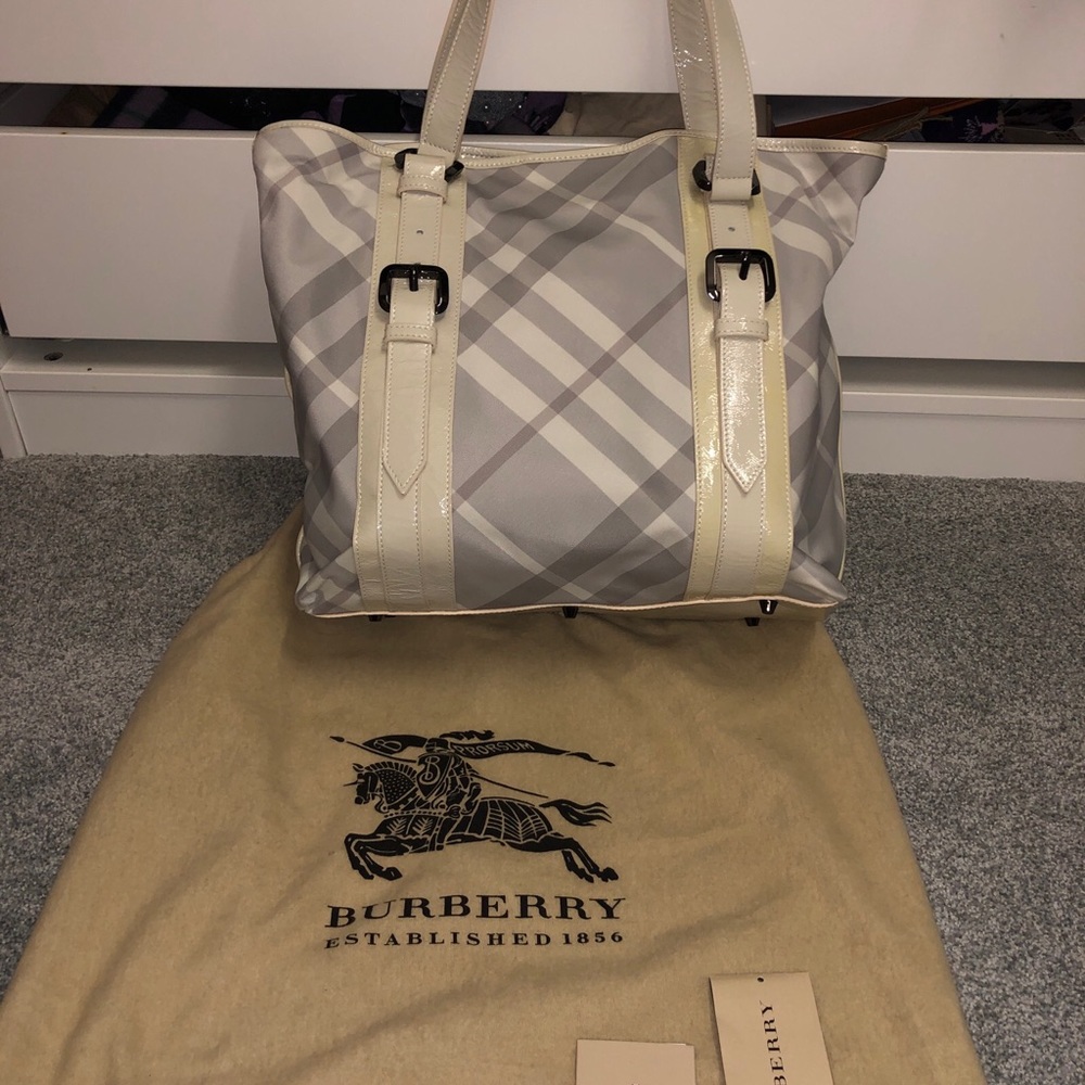 🌟 BRAND NEW🌟 Burberry Beat Nylon Landscape Tote In Pale Trench
